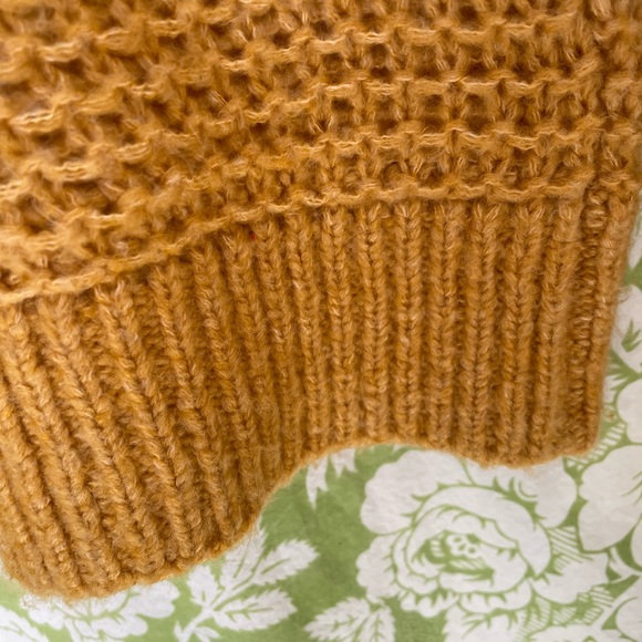 Abercrombie & Fitch Sweater - Picture 4 of 7